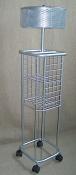 Stojak na parasole z dodatkowym koszykiem