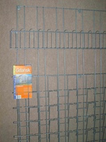 Tablica wisząca z wieszakami na mapy