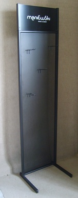 Stojak z hakami wpinanymi w blachę