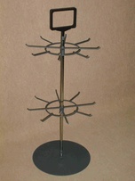 Stojak z 2 karuzelami z hakami i uchwytem na logo