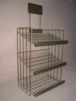 Stojak ladowy z półkami