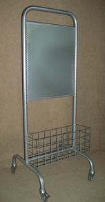 Stojak z blachą perforowaną i koszem wpinanym w profil