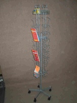 Stojak obrotowy z kieszonkami na mapy