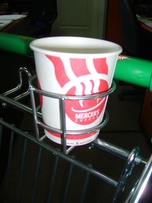 Uchwyt na kubek na wózek sklepowy "Stokrotka"