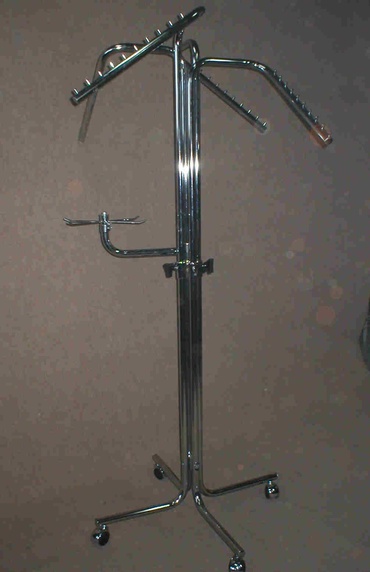 Wieszak do ekspozycji odzieży w sklepie